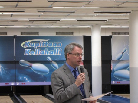 Harri_Jrvinen_onnittelee_sinetist_912_x_684_456_x_342